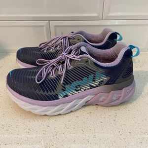 Lightly used women’s Hoka AAAHI, size 7, purple/lavender accents.